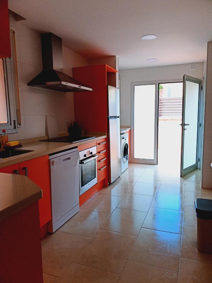 Chalet Amplio Con Jardin Y Zona Barbacoa. Reus Bagian luar foto