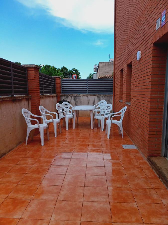 Chalet Amplio Con Jardin Y Zona Barbacoa. Reus Bagian luar foto