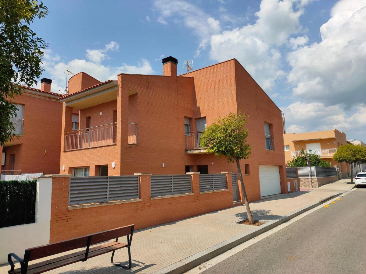 Chalet Amplio Con Jardin Y Zona Barbacoa. Reus Bagian luar foto