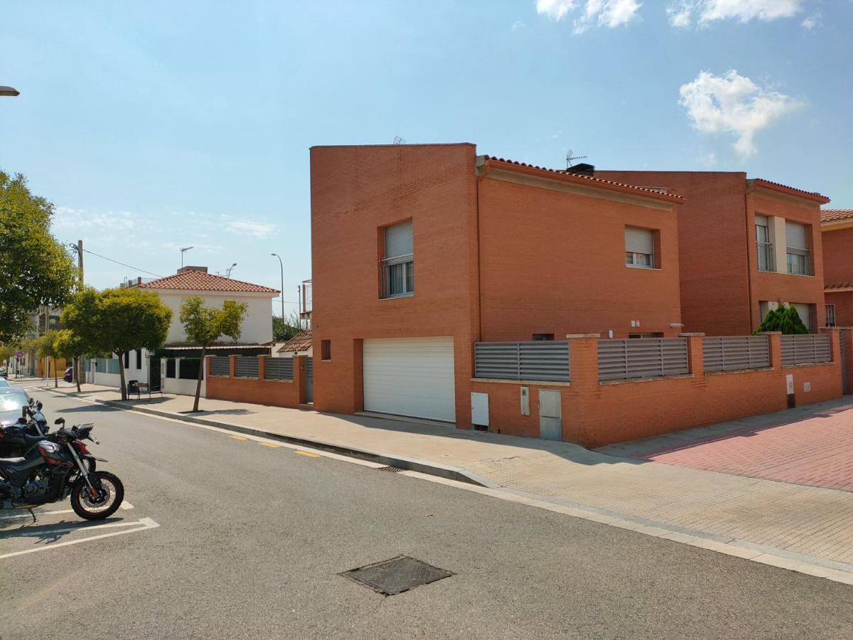 Chalet Amplio Con Jardin Y Zona Barbacoa. Reus Bagian luar foto